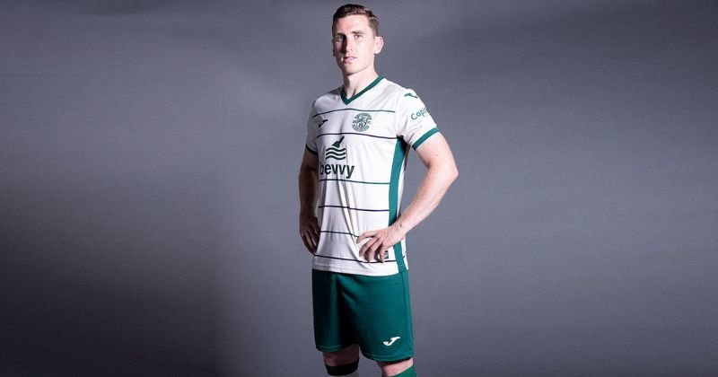 player wearing hibernian 2023-24 third shirt in white and green